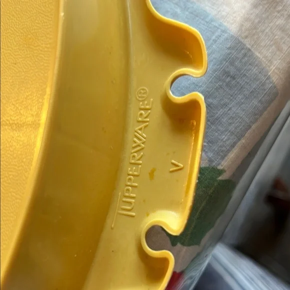 Tupperware Yellow Sectioned Tray - Picture 2 of 6